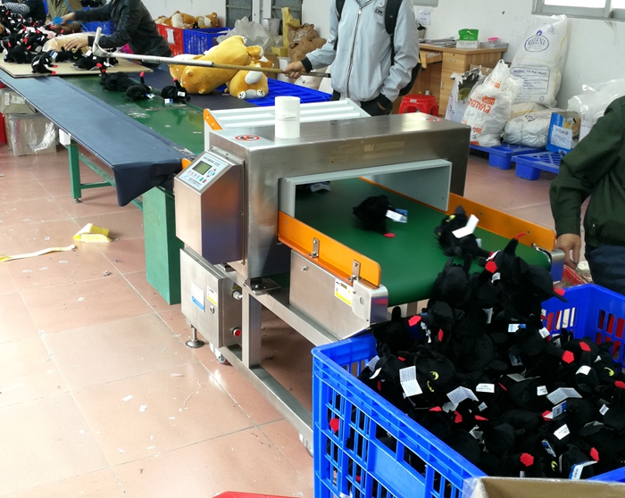 源康毛絨玩具壓縮導(dǎo)入型金屬檢測機(jī)5.jpg